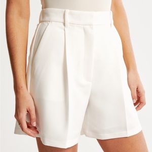 Ultra High Rise Tailored Short White Size medium NWT